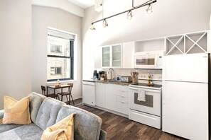 Fridge, microwave, oven, stovetop - City Club - Unit 427 (Cincinnati)