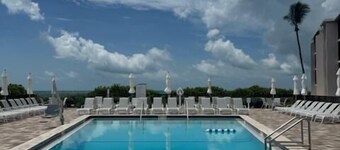 Beautiful Sundial Condo steps to beach and great value!