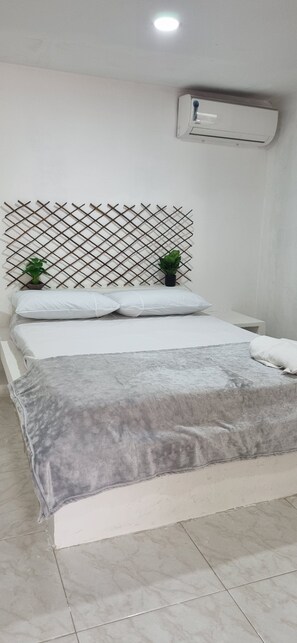 5 slaapkamers, een strijkplank/strijkijzer, wifi, beddengoed