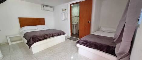 5 Schlafzimmer, Bügeleisen/Bügelbrett, WLAN, Bettwäsche