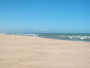 Una spiaggia nelle vicinanze