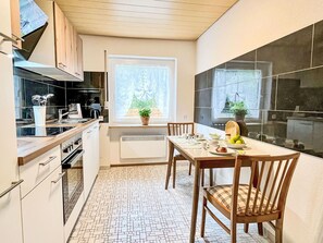 Microwave, oven, dishwasher - Nice apartment for 2 people with WIFI, TV and terrace (Loch)
