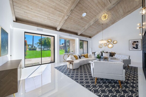 Televisión, chimenea