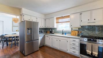 Fridge, microwave, coffee/tea maker, toaster