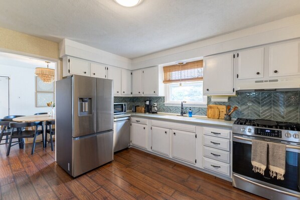 Fridge, microwave, coffee/tea maker, toaster - Coastal Charm: 3BR Cape May Retreat (Cape May)