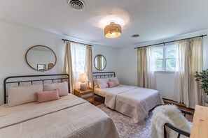 4 bedrooms, iron/ironing board, free WiFi, bed sheets