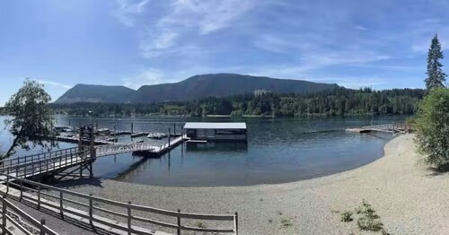 Lakeside Living – New 4 Bedroom  Retreat