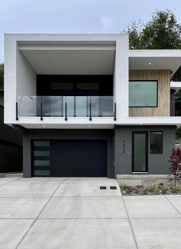 Lakeside Living – New 4 Bedroom  Retreat