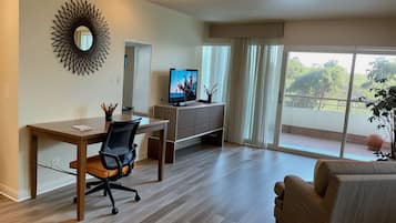 Apartamento, 1 quarto | Escrivaninha, espaço de trabalho para notebook