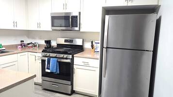 อพาร์ทเมนท์, 2 ห้องนอน | โต๊ะทำงาน, พื้นที่ทำงานแบบใช้แล็ปท็อป, เตารีด/โต๊ะรีดผ้า, Wi-Fi ฟรี