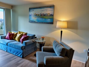 Departamento, 1 habitación | Escritorio y espacio para trabajar con laptop 