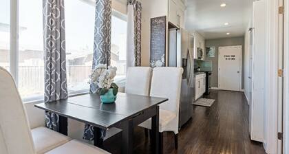 Relax in the bay . City View. Free parking on site