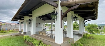 Chaparrastique Trail Housing. Pet-Friendly!