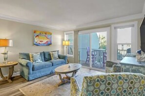 Living area - Salty Beach Getaway! (Destin)