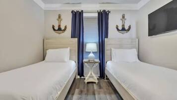 2 kamar tidur, Wi-Fi, dan seprai linen