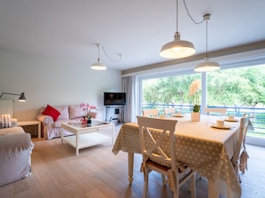 TV - Prima Vera with balcony by Interhome (Bredene)
