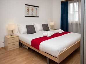 1 quarto, escrivaninha, acesso à internet