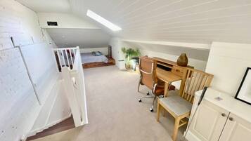 3 habitaciones, tabla de planchar con plancha, wifi y ropa de cama