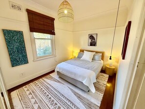 3 chambres, fer et planche à repasser, Wi-Fi, draps fournis