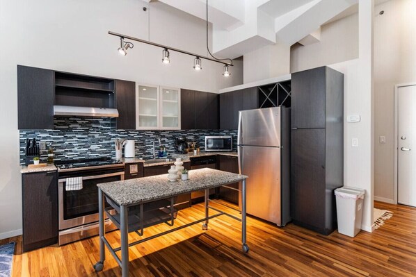 Fridge, microwave, oven, stovetop