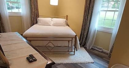 3 BR/3 BA + 4 Beds- Near Spartan Race & Bridge Day | Steam Sauna & Jetted Tub