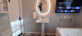 By Summersville Lake • 3BR • Jetted Tub + Sauna