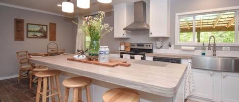Four Ă micro-ondes, un four, surface de cuisson, lave-vaisselle