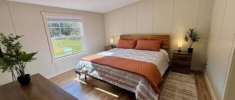 3 bedrooms, desk, iron/ironing board, free WiFi