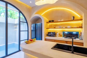 Vila luxo, cozinha americana | Cozinha americana privada | Micro-ondas, cooktop, talheres/pratos/utensílios de cozinha