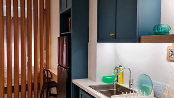 Fridge, microwave, stovetop, electric kettle