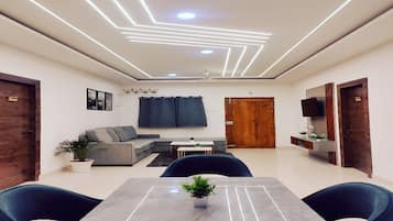 Stúdíóíbúð - borgarsýn | Stofa