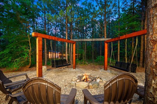 Perfect Pause · Peaceful Escape | Hot Tub, Fireplaces & Arcade Fun