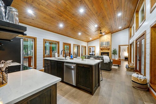 Perfect Pause · Peaceful Escape | Hot Tub, Fireplaces & Arcade Fun