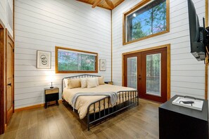 3 bedrooms, iron/ironing board, free WiFi