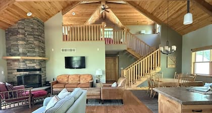 Peaceful Lakefront Cabin w/ Sauna & Loft-pet friendly