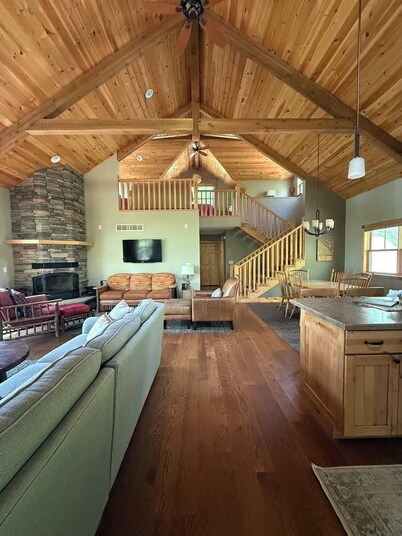 Peaceful Lakefront Cabin w/ Sauna & Loft-pet friendly