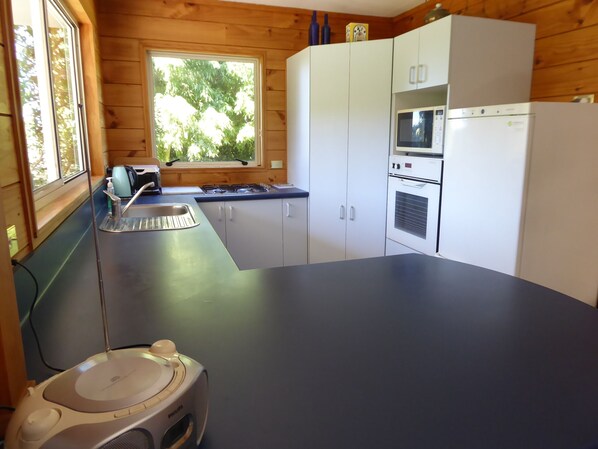 Private kitchen - Family Cottage on Established Rural Farm. Relaxing, Secluded, has Beautiful View (Broomfield)