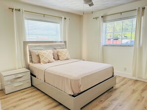 2 bedrooms, in-room safe, desk, iron/ironing board