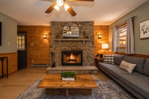 Smart TV, fireplace
