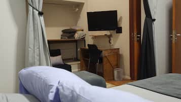 2 habitaciones, escritorio, tabla de planchar con plancha y wifi gratis