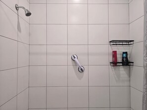 Articles de toilette écologiques, sèche-cheveux, serviettes fournies