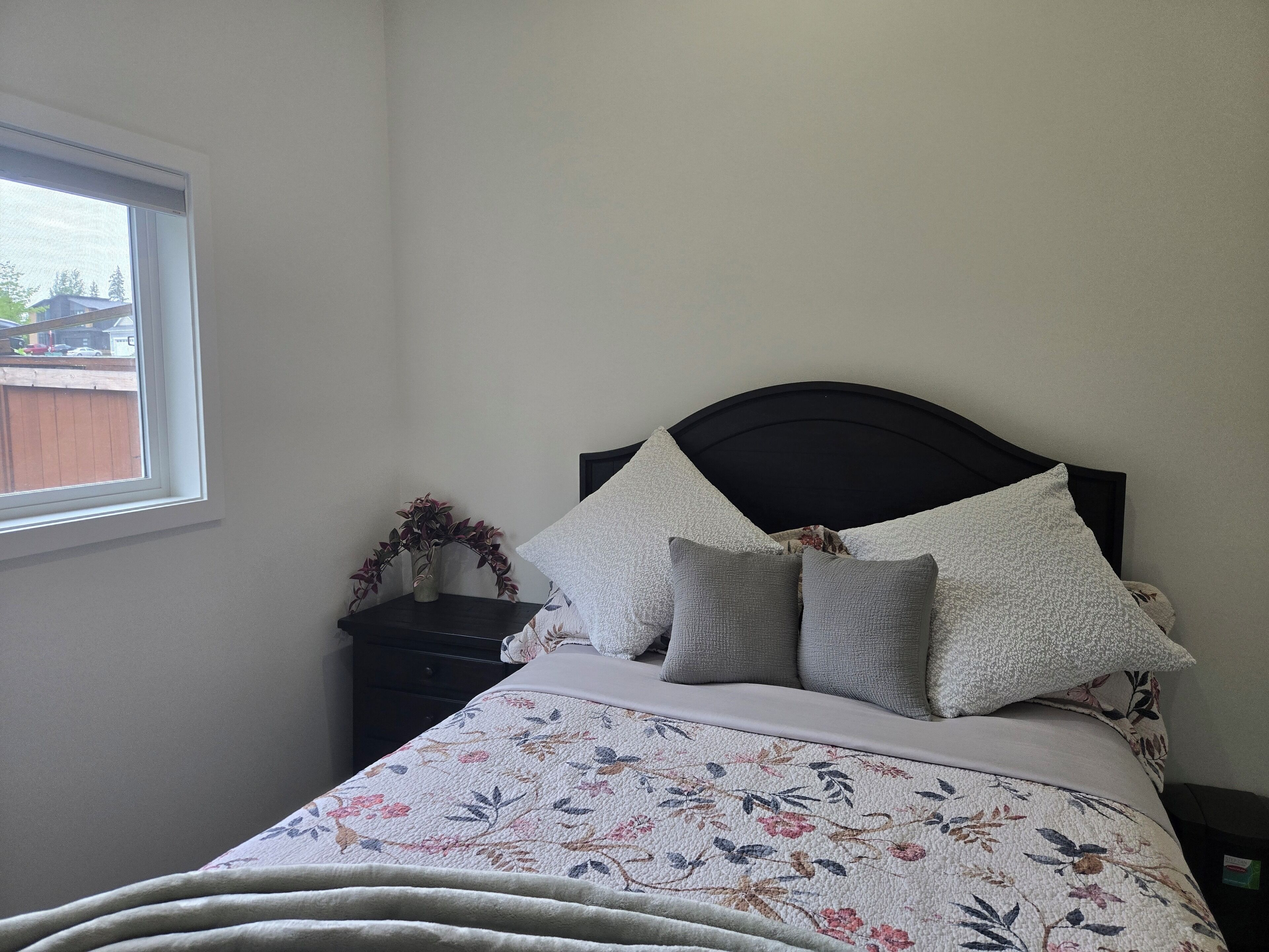 2 soverom, skrivebord, strykejern/-brett og wi-fi (inkludert)