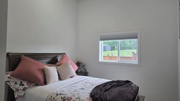 2 slaapkamers, een bureau, een strijkplank/strijkijzer, gratis wifi