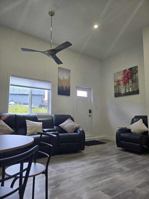 Interior - Luxury Lodge Getaway. W/ private entrance in the luxurious part of Prince George (CPG)