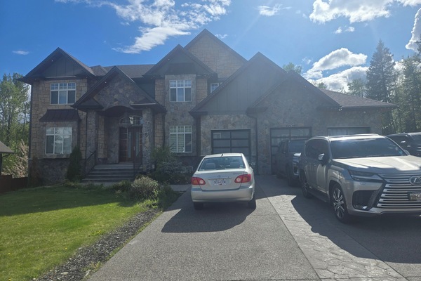 Front view of the property. The unit listed is on the right side of the property