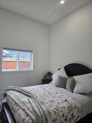 2 bedrooms, desk, iron/ironing board, free WiFi - Luxury Lodge Getaway. W/ private entrance in the luxurious part of Prince George (CPG)