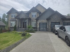 Exterior - Luxury Lodge Getaway. W/ private entrance in the luxurious part of Prince George (CPG)