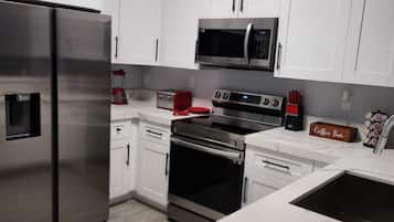 Microwave, dishwasher