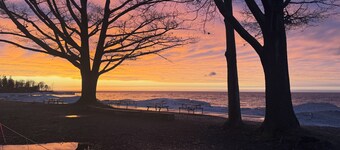 Cozy Charming house in Oswego NY, with WiFi and AC