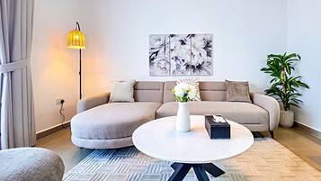 Fernseher, Tischtennisplatte